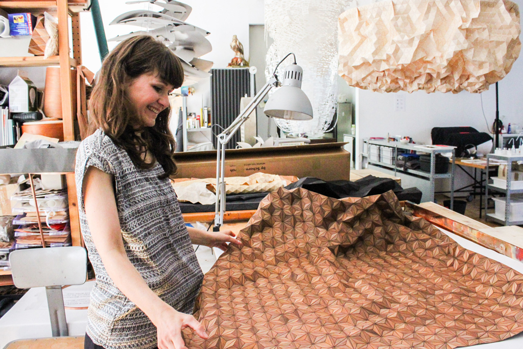 Elisa Strozyk in Berliner Atelier